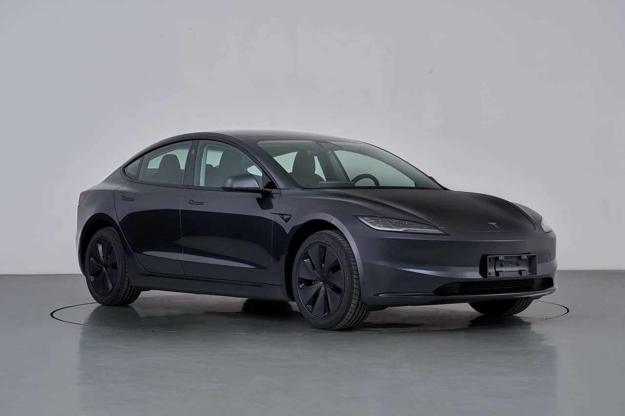 Tesla a prezentat o versiune cu autonomie record a modelului Tesla Model 3, cu peste 800 km de autonomie.