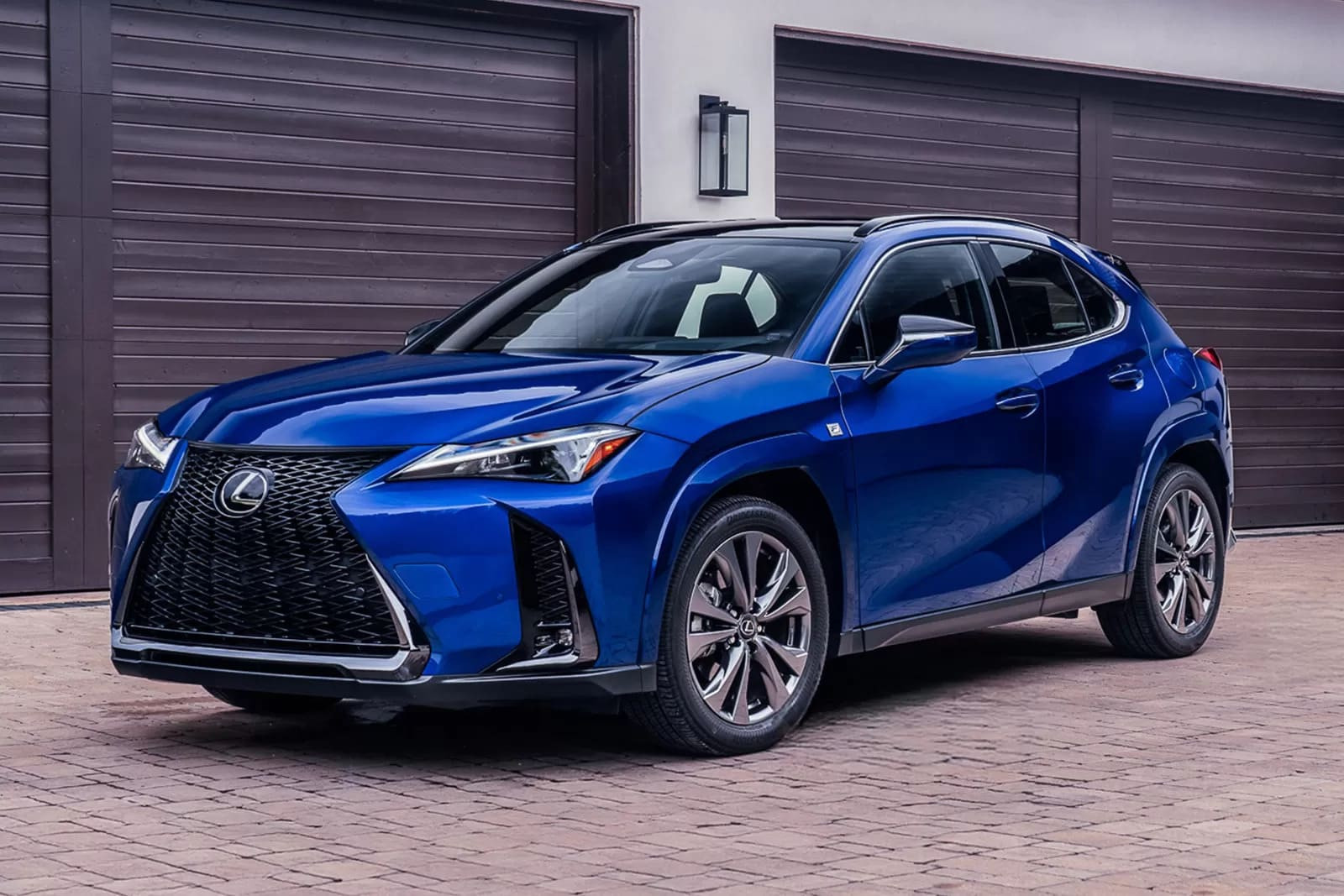 Lexus UX 2026 actualizat: culori noi, echipare îmbunătățită și prețuri actualizate