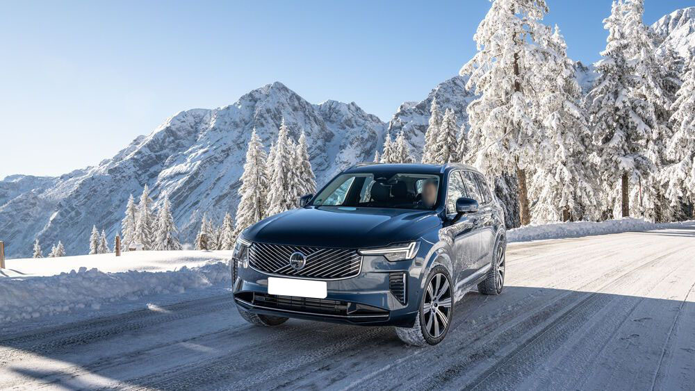 Volvo XC90 Winter Edition: un crossover hibrid de iarnă pentru familie și economie de combustibil